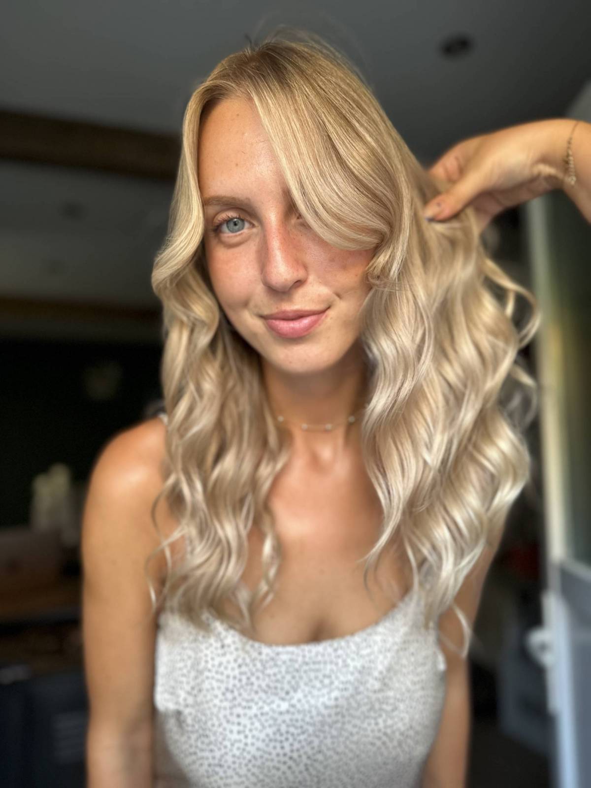 Entretien des cheveux blonds - éclat et protection contre les reflets jaunes