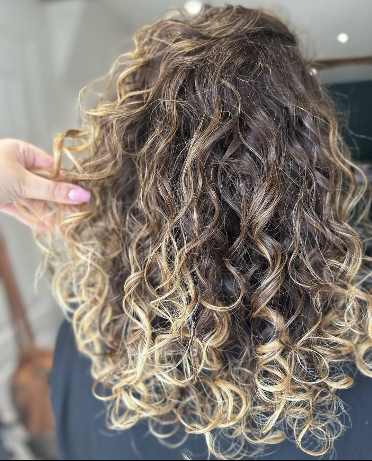 Soins hydratants pour cheveux bouclés et secs - définition des boucles